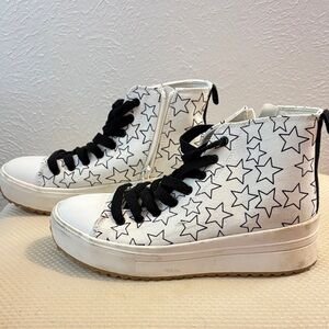 Art Class Black and White Star High-Top Sneakers
